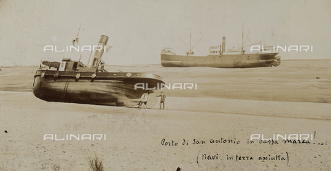 FBQ-A-006185-0096 - Measures to establish the Chilean-Argentinian border: a ship beached on the sand of the Port of Sant'Antonio. Argentina - Date of photography: 1900 ca. - Alinari Archives, Florence