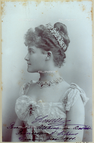 FBQ-F-000455-0000 - Half-length portrait in profile of a young princess in evening dress, she is also wearing jewelery of precious stones and diamonds: a diadem, a necklace and a brooch - Date of photography: 1901 - Alinari Archives, Florence