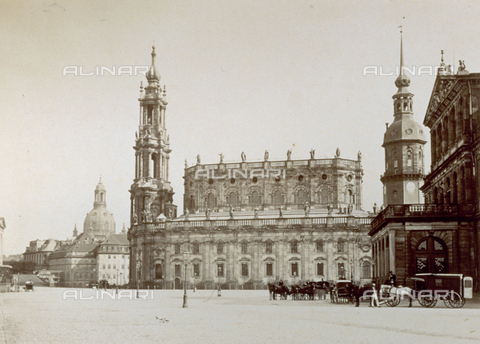 FBQ-F-000600-0000 - Schlossplatz with the Hofkirche in Dresden - Date of photography: 1860 - 1880 ca. - Alinari Archives, Florence
