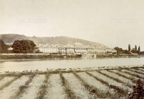 FBQ-F-000602-0000 - The Wasserpalast on the banks of the river Elbe near Dresden - Date of photography: 1860 - 1880 ca. - Alinari Archives, Florence