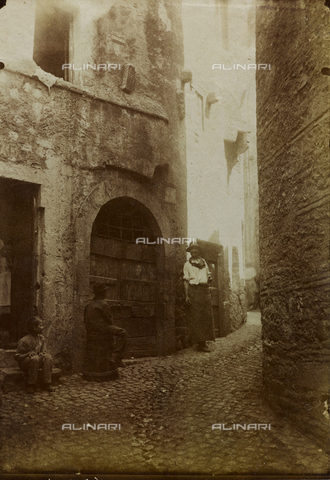 FBQ-F-001214-0000 - View of a lane in Tivoli with a few men - Date of photography: 1882- 1887 ca. - Alinari Archives, Florence