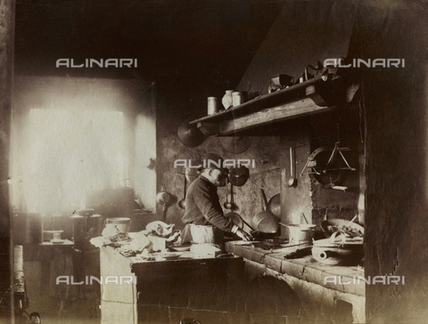 FBQ-F-001239-0000 - Interior of the osteria di Ponte Mammolo, in Rome. A man is shown in the kitchen at the stove - Date of photography: 1882 - 1887 ca. - Alinari Archives, Florence