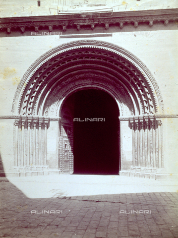 FBQ-F-001318-0000 - Close-up of the portal of the Palau of the Cathedral of Valencia, in Spain, decorated with figured archivolts and capitals - Date of photography: 1870 - 1890 - Alinari Archives, Florence