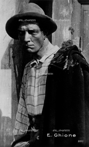 FBQ-F-001383-0000 - Ritratto, a tre quarti di figura, dell'attore Emilio Ghione in abiti di scena - Data dello scatto: 1920 - 1925 - Archivi Alinari, Firenze