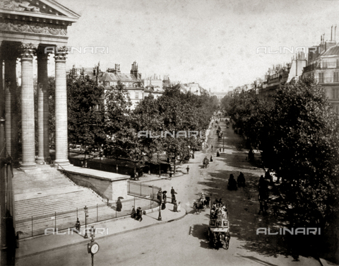 FBQ-F-001694-0000 - Boulevard de la Madeleine in Paris, with pedestrians and carriages - Date of photography: 1885 -1895 ca. - Alinari Archives, Florence