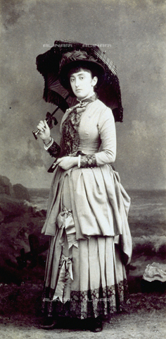 FBQ-F-002169-0000 - Portrait of a young woman with parasol - Date of photography: 1870 - 1880 ca. - Alinari Archives, Florence