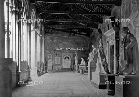 FBQ-F-002903-0000 - View of the northern wing of the Camposanto of Pisa, adorned with frescos, statues and tombs - Date of photography: 1870 - 1890 - Alinari Archives, Florence