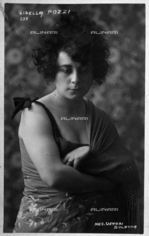 FBQ-F-003668-0000 - Ritratto a mezzo busto dell'attrice Gisella Pozzi - Data dello scatto: 1920 -1923 - Archivi Alinari, Firenze