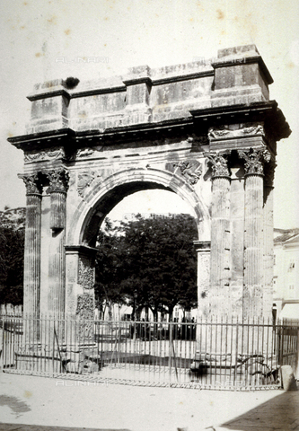 FBQ-F-004331-0000 - The Porta Aurea in Pola - Date of photography: 1881 -1900 - Alinari Archives, Florence