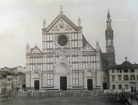 FBQ-F-004912-0000 - Piazza Santa Croce in Florence, with the Basilica of Santa Croce. The neo-gothic facade of the church is nearing completion - Date of photography: 1863 ca. - Alinari Archives, Florence