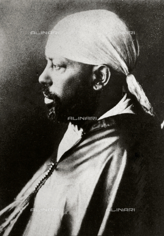 FBQ-S-000567-0003 - Half-length portrait of a dark-skinned man. He is shown in profile and wears a bandana and a cape - Date of photography: 1870 -1880 ca. - Alinari Archives, Florence