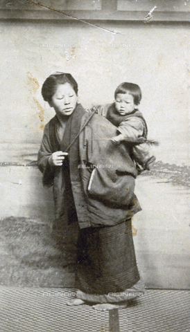 FBQ-S-001734-0008 - Portrait of a Japanese woman with a child tied to her back with a cloth - Date of photography: 1870 ca. - Alinari Archives, Florence