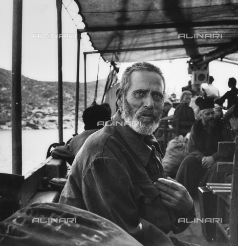 FCA-F-000141-0000 - Elder and monaco of Mount Athos on a boat, Greece - Date of photography: 1950-1960 - Alinari Archives, Florence