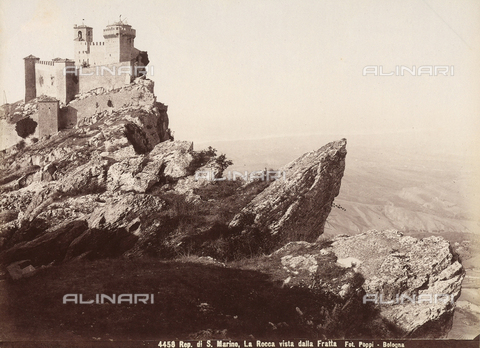 FCC-F-010670-0000 - The Rocca (Fortress) of the Republic of San Marico, seen from the Fratta Tower - Date of photography: 1880 - 1890 - Alinari Archives, Florence