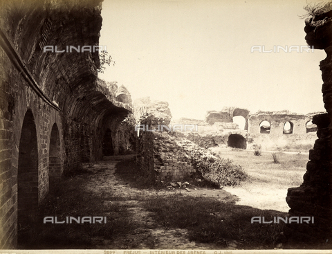 FCC-F-012263-0000 - The ruins of the Roman era amphitheater, located in Fréjus, in Provence, France - Date of photography: 1880 ca. - Alinari Archives, Florence