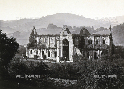 FCC-F-012729-0000 - The ruins of the Cistercian Tintern Abbey, near Monmouth in Great Britain - Date of photography: 1880 ca. - Alinari Archives, Florence