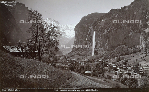 FCC-F-012991-0000 - Panoramic view of Lauterbrunnen and the Staubbach falls, in Swizerland - Date of photography: 1900 ca. - Alinari Archives, Florence