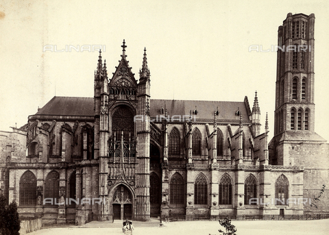 FCC-F-013037-0000 - Side view of the Cathedral of St-Etienne, in Limoges - Date of photography: 1890 ca. - Alinari Archives, Florence