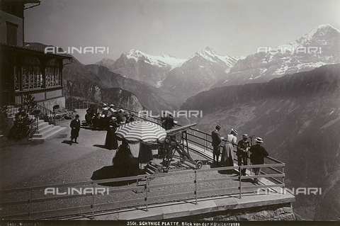 FCC-F-013867-0000 - The terrace of a hotel in Grindelwald in Switzerland - Date of photography: 1890-1900 ca. - Alinari Archives, Florence