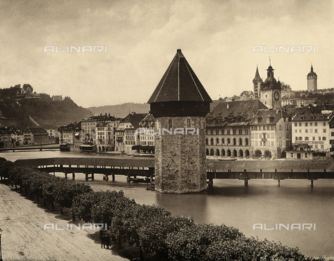 FCC-F-013889-0000 - The Wasserturm (water tower) and the Kapellbrà¼cke on the Reuss River in Lucerne - Date of photography: 1910-1920 ca. - Alinari Archives, Florence