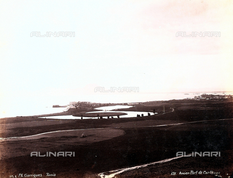 FCC-F-014801-0000 - The Salambo planes in Tunisia, with the archeological zone of Carthage and the ancient ports from the Punic era. The military port is visible in the foreground by its particularly round structure and the island in the middle - Date of photography: 1890 ca. - Alinari Archives, Florence