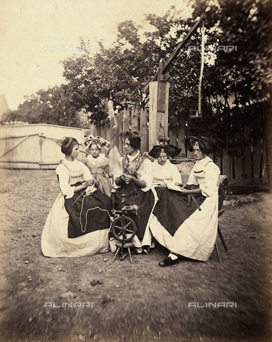 FCC-F-015265-0000 - Photograph of a group of Alsatian spinners - Date of photography: 1866 - Alinari Archives, Florence