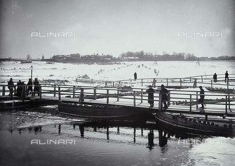 FCC-F-015496-0000 - The Neva River during the winter of 1895 in St. Petersburg - Date of photography: 1895 ca. - Alinari Archives, Florence