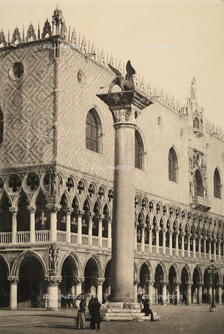 FCC-F-021070-0000 - View of the Ducal Palace and the column of St. Mark, in Venice - Date of photography: 1900 - Alinari Archives, Florence
