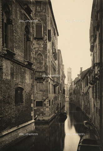FCC-F-021072-0000 - A view of a Venetian canal - Date of photography: 1900 - Alinari Archives, Florence