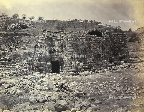 FCC-F-022664-0000 - A man photographed near the ruins of a builing, in the countryside of Isreal - Date of photography: 1870 - 1880 ca. - Alinari Archives, Florence