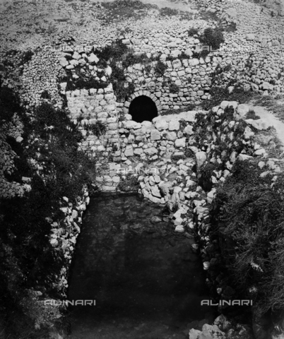 FCC-F-022693-0000 - The pool of Siloe, in Jerusalem, into which flowed the water brought by Hezekiah's tunnel, constructed in the 8th century B.C. for security reasons - Date of photography: 1870 - 1880 ca. - Alinari Archives, Florence