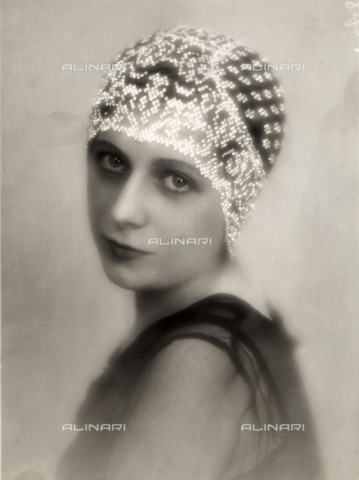 FCC-F-023130-0000 - Portrait of Mademoiselle Maiten - Date of photography: 1920-1925 - Alinari Archives, Florence