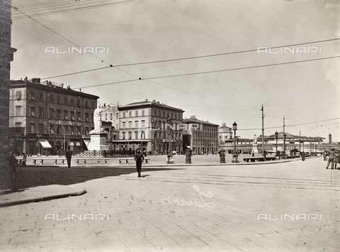 FVQ-F-008945-0000 - Piazza della Repubblica (already Piazza Carlo Alberto) in Livorno - Date of photography: 1920 ca. - Alinari Archives, Florence