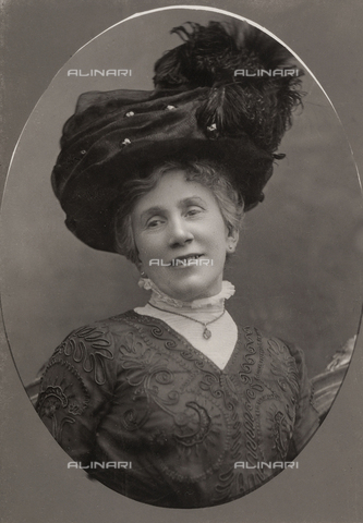 FVQ-F-018176-0000 - Portrait of a woman with an ample hat - Date of photography: 1913 - Alinari Archives, Florence