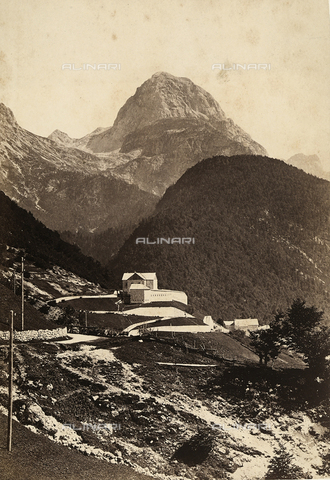 FVQ-F-021369-0000 - The Mannhart mountain chain seen from Cave del Predil, province of Udine - Date of photography: 1880 ca. - Alinari Archives, Florence