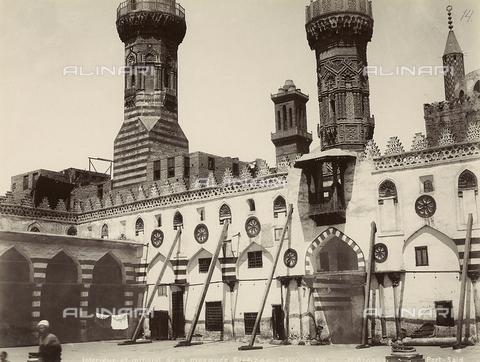 FVQ-F-028277-0000 - Interior and minaret of the Mosque of El-Azhar, Cairo. The work, an excellent example of Fatimid architecture, was built in 970. - Date of photography: 1880 ca. - Alinari Archives, Florence