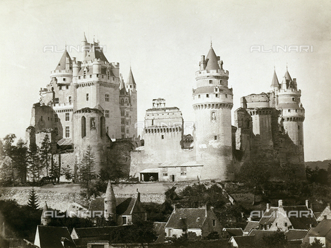 FVQ-F-029687-0000 - Pierrefonds Castle during renovations by Viollet le Duc - Alinari Archives, Florence