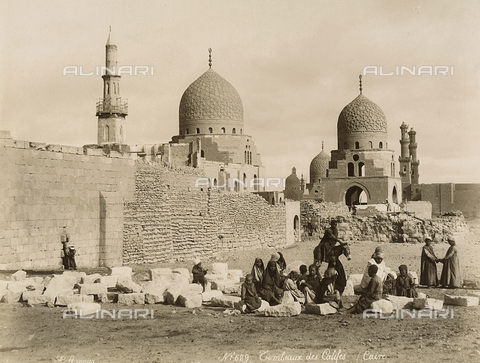 FVQ-F-030261-0000 - Group of people photographed near the Tombs of the Abbasidi Caliphs, Cairo - Date of photography: 1880 ca. - Alinari Archives, Florence