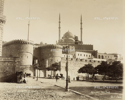 FVQ-F-030264-0000 - The port of Bab el Azab and the Mosque of Muhammad Ali, Cairo - Date of photography: 1880 ca. - Alinari Archives, Florence