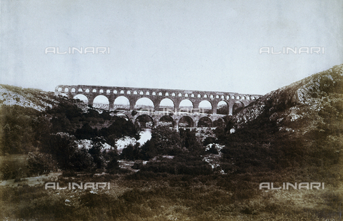 FVQ-F-035134-0000 - Roman aqueduct at Pont du Gard near Nimes in France - Date of photography: 1851 - Alinari Archives, Florence