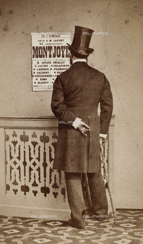 FVQ-F-036141-0000 - Man in a top hat in front of a poster - Date of photography: 1870 ca. - Alinari Archives, Florence