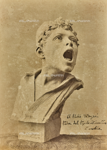 FVQ-F-038966-0000 - Bust depicting a boy screaming. Below the following inscription "Viva la Regina d'Italiana", sculpture, Romeo Pazzini (1855-1942). On the photo the following dedication: "To Pietro Darzi, Father of the Florentine People, the author" - Date of photography: 1879-1889 - Alinari Archives, Florence