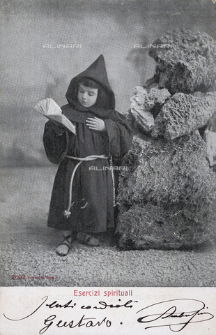 FVQ-F-039054-0000 - "Esercizi spirituali": ritratto di bambino vestito da frate - Data dello scatto: 1920-1930 - Archivi Alinari, Firenze