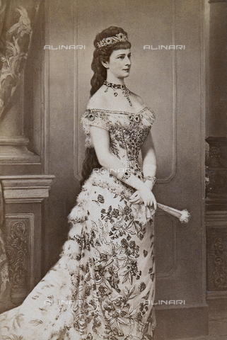 FVQ-F-044093-0000 - Portrait in full of the Empress Elisabeth - Date of photography: 1878 - Alinari Archives, Florence
