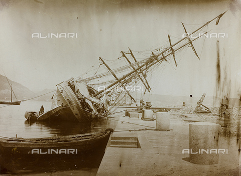 FVQ-F-046980-0000 - View of a pier with boats - Date of photography: 1900 ca. - Alinari Archives, Florence