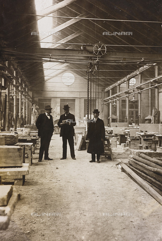FVQ-F-046995-0000 - A group of men in the Enterprises Catella for marble processing, Moncalieri - Date of photography: 1900 ca. - Alinari Archives, Florence
