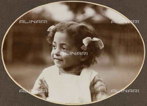 FVQ-F-046997-0000 - Portrait of a little girl - Date of photography: 1900 ca. - Alinari Archives, Florence