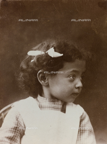 FVQ-F-046998-0000 - Portrait of a little girl - Date of photography: 1900 ca. - Alinari Archives, Florence