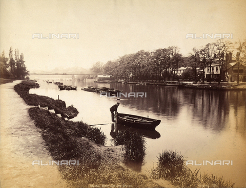 FVQ-F-049655-0000 - Boats docked along the Dee river running along the small forest in Chester, capital of Cheshire, England - Date of photography: 1880-1890 ca. - Alinari Archives, Florence