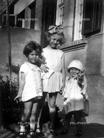 FVQ-F-055681-0000 - Little daughters of colonists in Brazil - Date of photography: 1940-1950 ca. - Alinari Archives, Florence